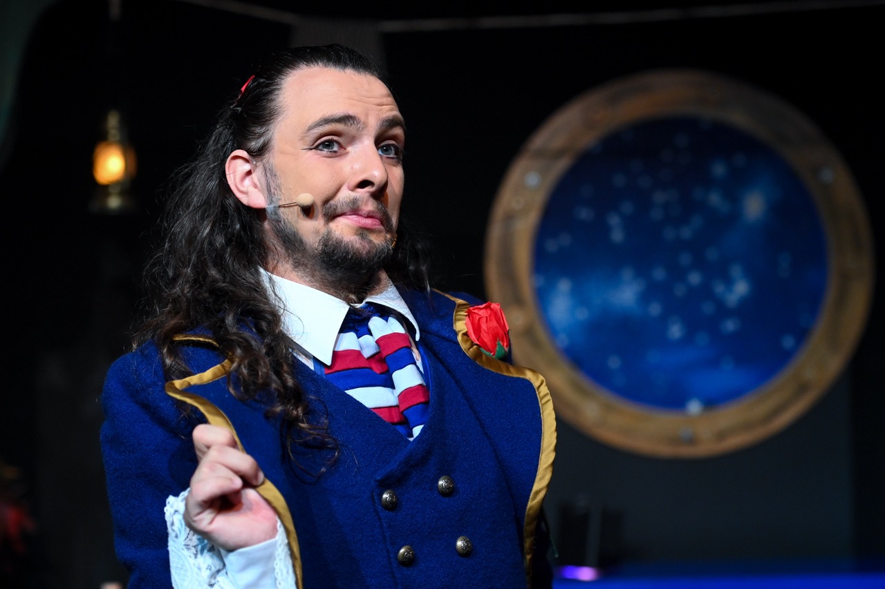 Sortie collective du GEM TSA-TND de Paris dans un théâtre parisien le grand point virgule pour un spectacle intergénérationnel de Aurélie Cabrel, Zélie la Pirate