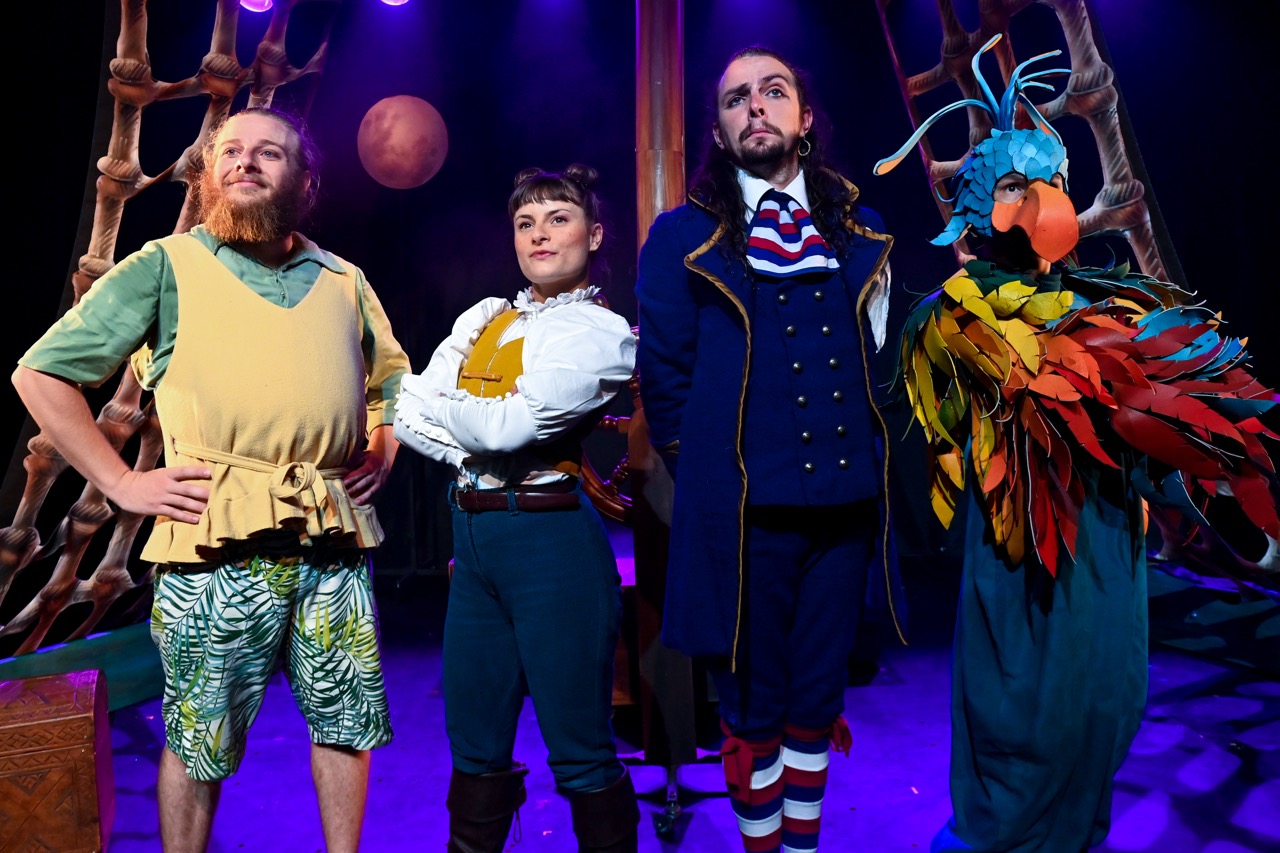 Membres du GEM TSA-TND de Paris assistant à un spectacle musical dans un théâtre parisien